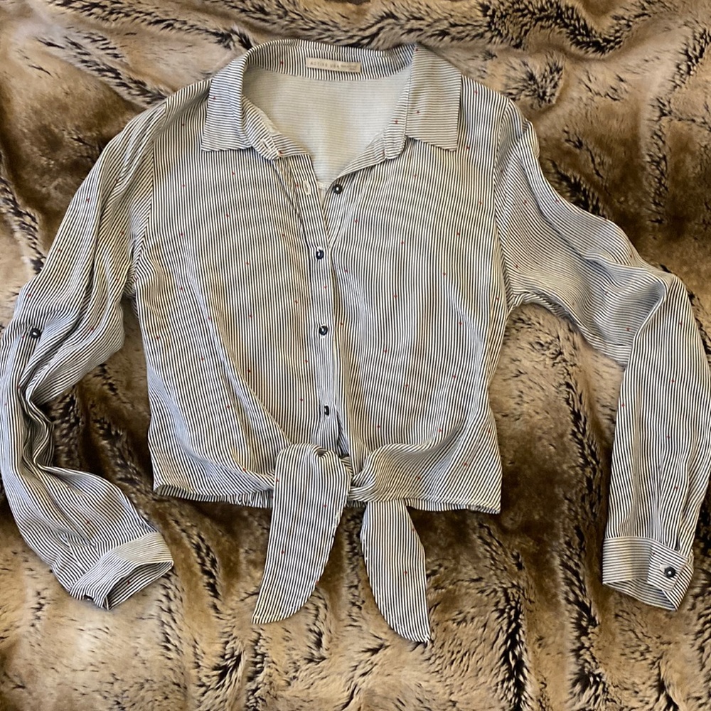 Active USA tie front button down blouse - XS